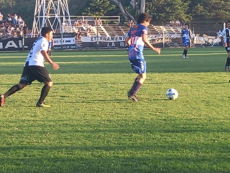 La Emilia quedó con vida y buscará la clasificación en Baradero