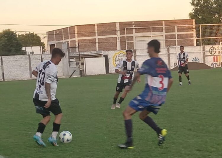 La Emilia quedó con vida y buscará la clasificación en Baradero