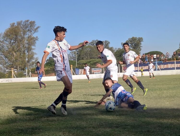 A pesar de ganar Regatas clasificó Baradero