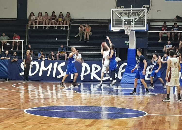 Somisa tuvo que trabajar demasiado ante el juvenil Defensores