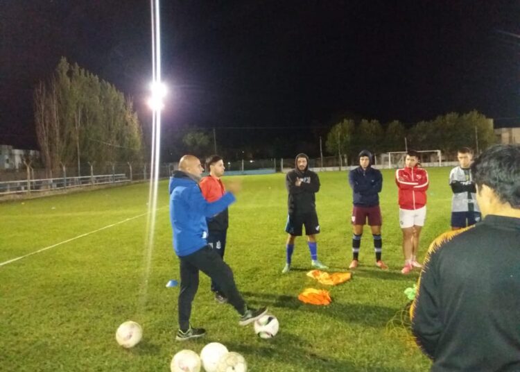 El futbol nicoleño esta de receso, pero nos sacamos las ganas y hablamos con Angel GERMANO y elegimos a los mejores del 2022