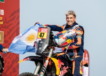 Histórico triunfo del argentino Kevin Benavides: se consagró campeón del Rally Dakar en motos tras una definición increíble