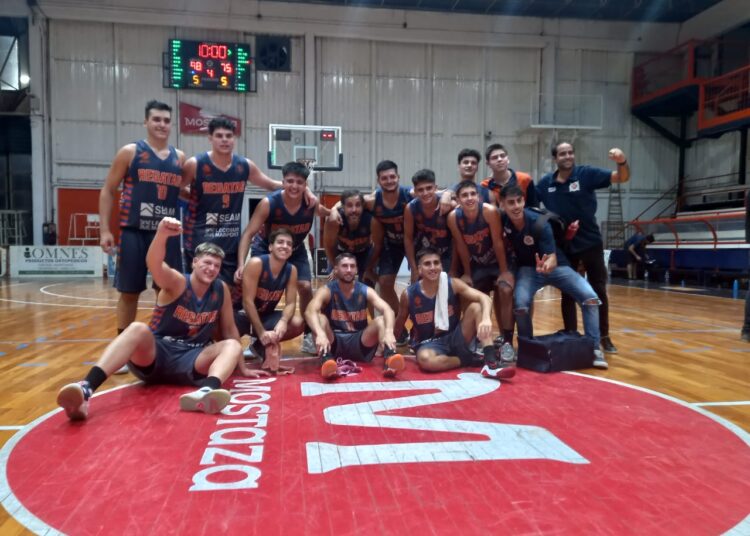 Regatas ganó cómodo en casa y también llega afilado al clásico