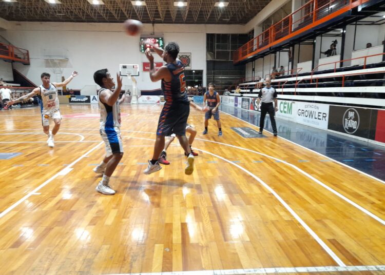 Regatas gano en La Ribera en su debut ante Trebolense
