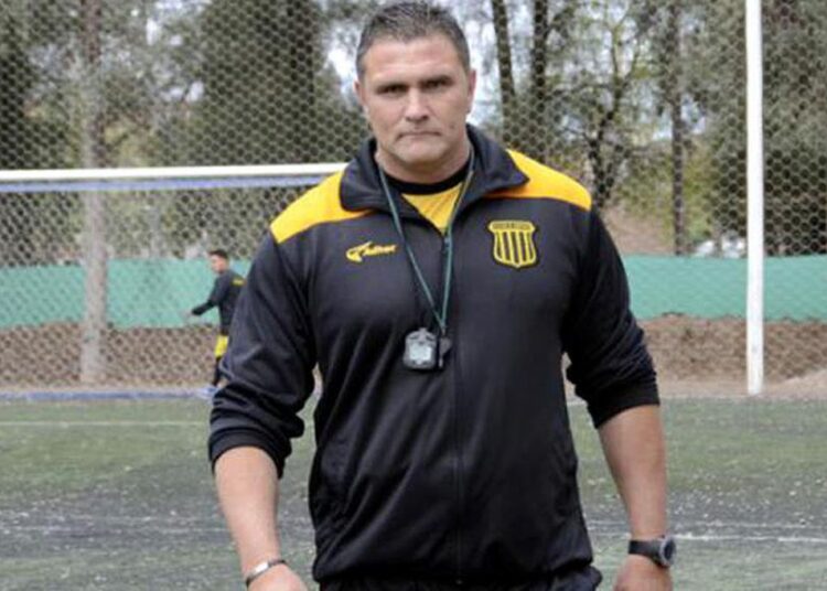 “Si quieren la camiseta de Boca, que la compren”: dura advertencia del DT de Olimpo a sus jugadores en la previa del choque por Copa Argentina