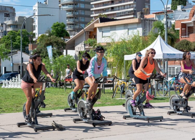 CALLE ACTIVA: DOMINGO DE FUNCIONAL Y SPINNING EN EL EMPEDRADO