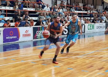 Regatas se alzo con la victoria y la punta en la Conferencia