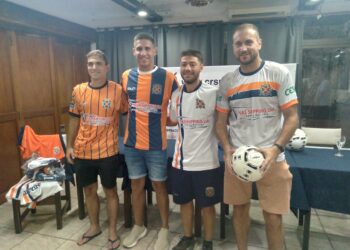 Regatas presento su indumentaria en el futbol para el 2023