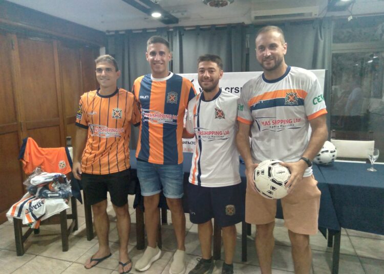 Regatas presento su indumentaria en el futbol para el 2023