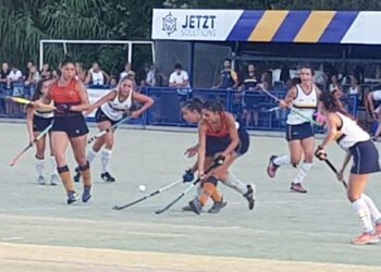 Regatas A se descuido y Gimnasia y Esgrima lo aprovecho