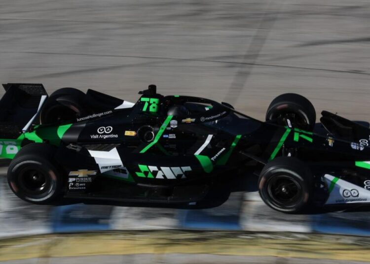 En una accidentada carrera en Texas, Agustín Canapino tuvo un gran debut en un óvalo en la IndyCar