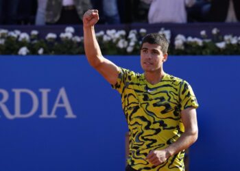 CARLOS ALCARAZ ARRASÓ EN BARCELONA Y APUNTA A DOS OBJETIVOS: EL NÚMERO UNO Y ROLAND GARROS