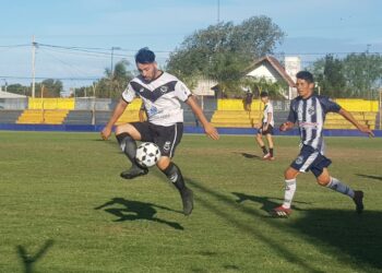 Somisa canto poker de goles ante El Fortin