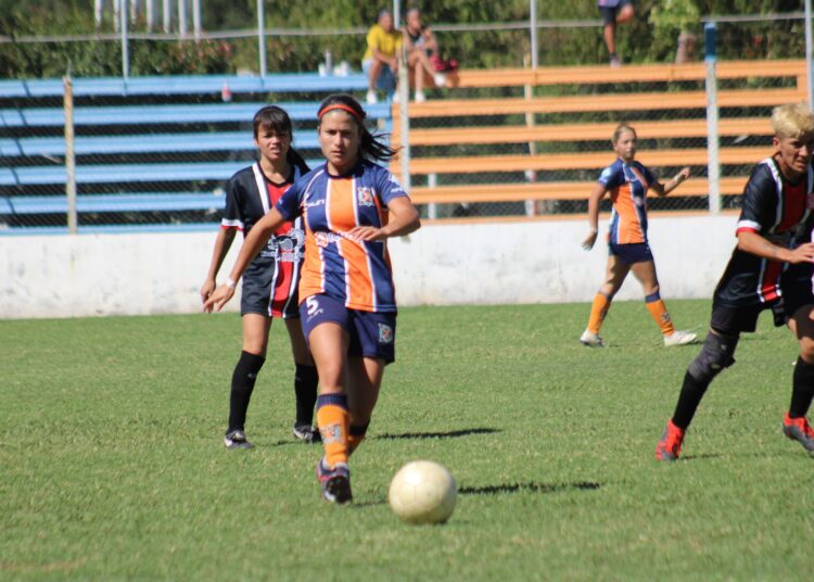 En Regatas se disputo la tercera del femenino