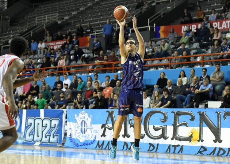 Defelippo y Peñarol consiguieron una victoria clave para sus aspiraciones de playoffs