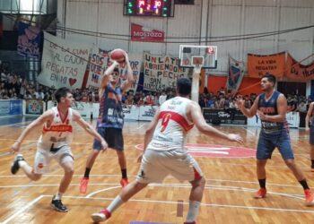 Regatas se quedo con el clasico y volvio a la punta