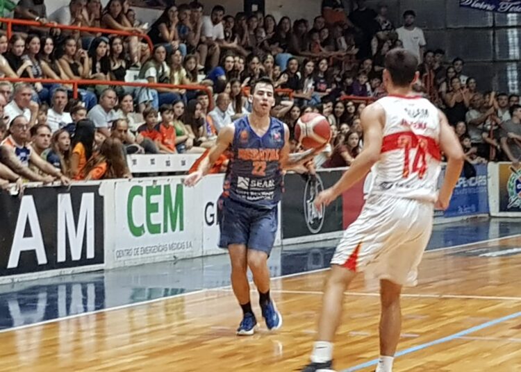 Regatas se quedo con el clasico y volvio a la punta