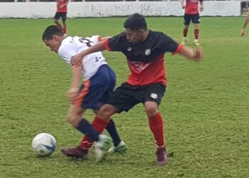 Regatas tuvo que sufrir para quedarse con los tres puntos