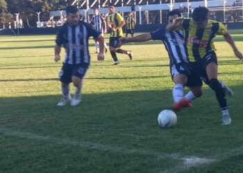 La Emilia salvó el invicto en el descuento