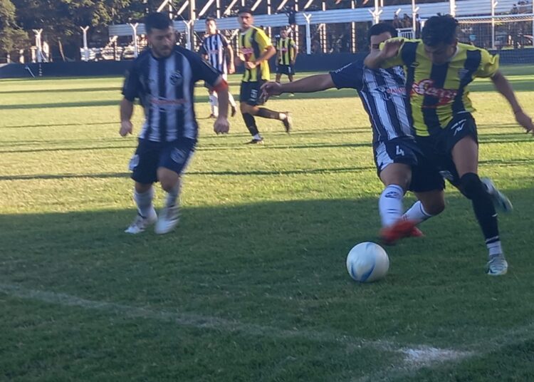 La Emilia salvó el invicto en el descuento