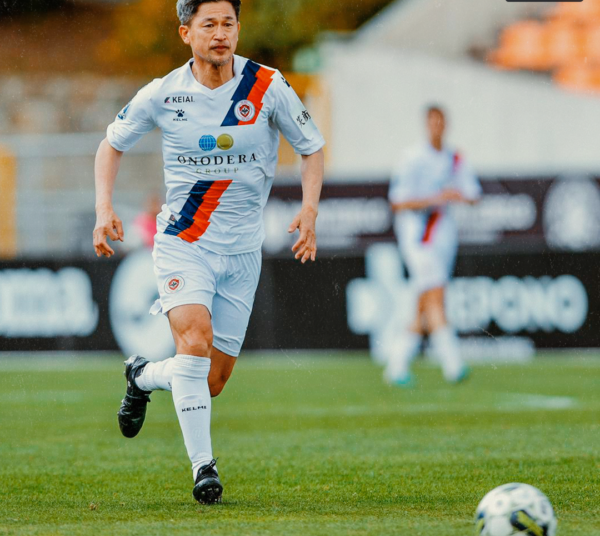 A sus 56 AÑOS, Kazuyoshi Miura DEBUTÓ oficialmente en el Oliveirense