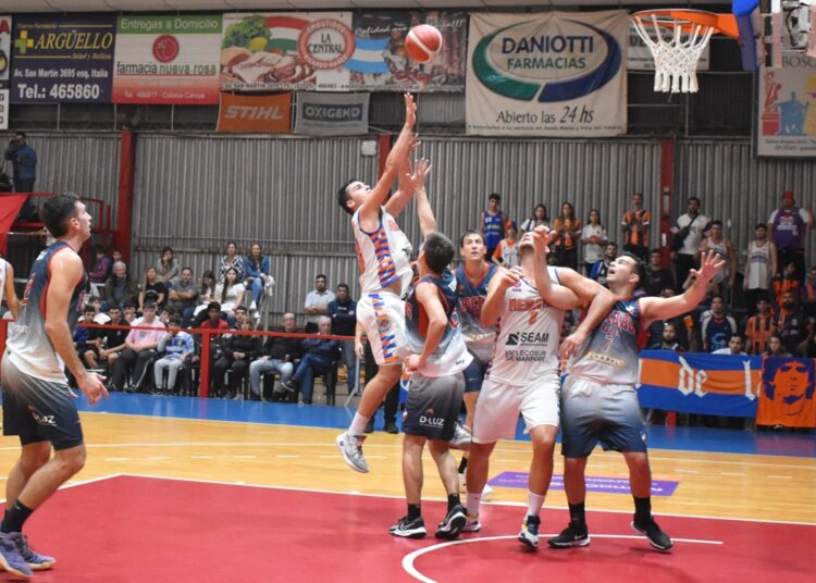 Bochas ganó el primer punto de la serie ante Regatas