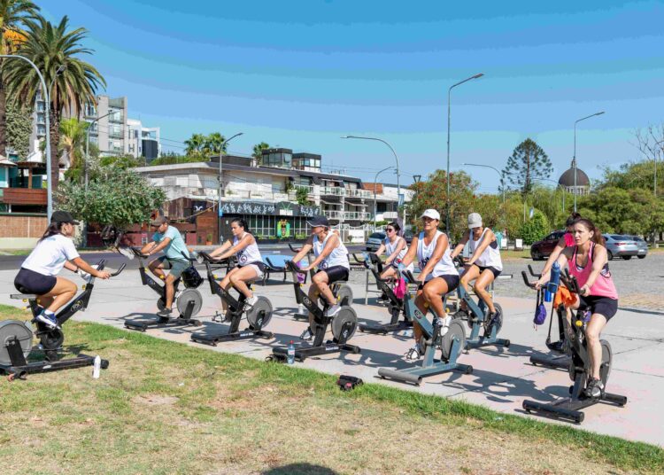 NUEVA JORNADA DE CALLE ACTIVA EN EL EMPEDRADO DE LA COSTANERA