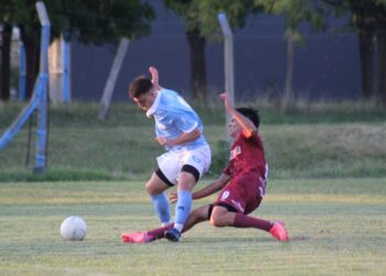 El clasico de Ramallo con las dos hinchadas