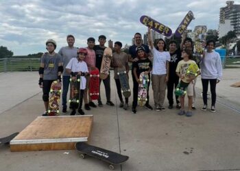 DEPORTES: SE ENTREGARON NUEVOS SKATE PARA LA ESCUELA MUNICIPAL