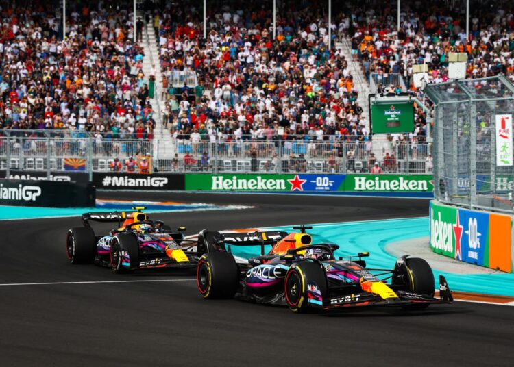 MAX VERSTAPPEN ESCALÓ DEL NOVENO AL PRIMER PUESTO Y GANÓ EN MIAMI
