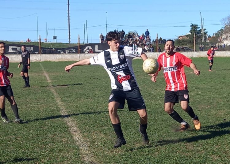 La Emilia sacó adelante un partido chivo