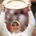 Wimbledon: Marketa Vondrousova le ganó la final a Ons Jabeur y es la primera campeona no preclasificada en el Grand Slam británico