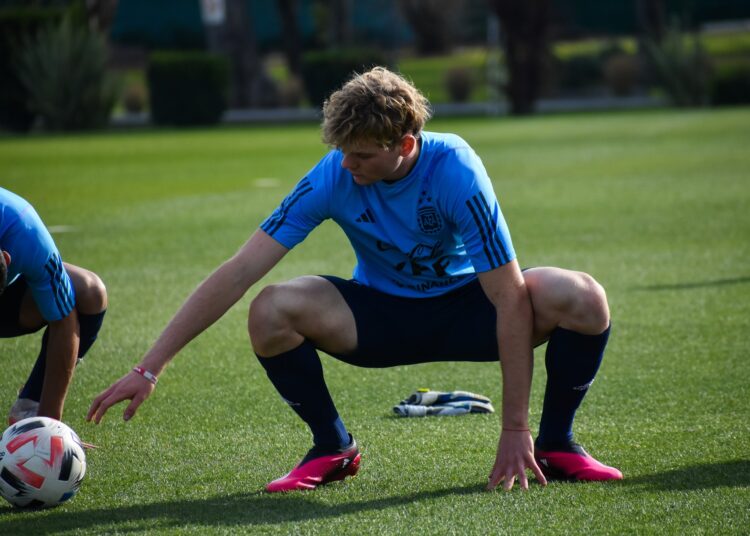 Valente Pierani y el Sub 17 en el primer entrenamiento de la semana