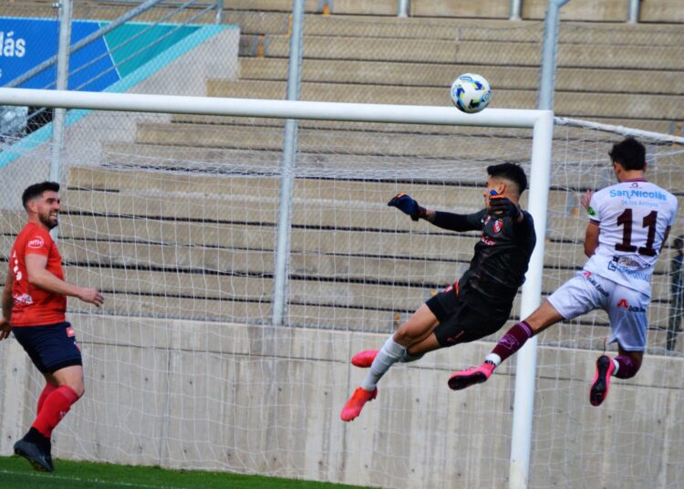 Defensores ante Gimnasia en Concepción del Uruguay