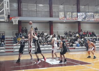 Regatas le gano a Defensores y se subió a la punta