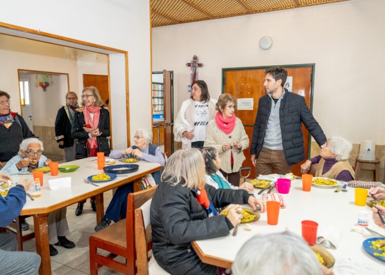 EL HOGAR DEL CARMEN RECIBIÓ LAS DONACIONES DEL PARTIDO DE LA SELECCIÓN ARGENTINA