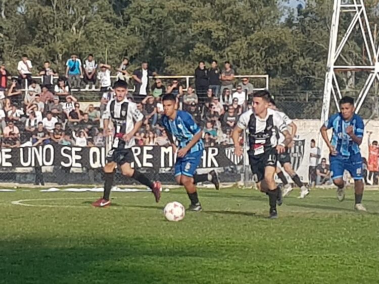 En un empate sin goles, Parana hizo su negocio