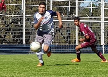 Somisa de cabeza le gano a Defensores