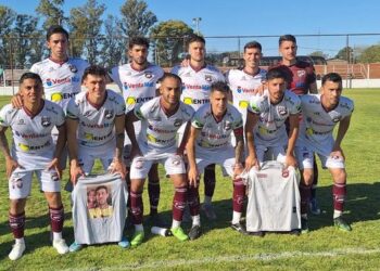 DEFENSORES PERDIÓ EN PERGAMINO y QUEDÓ SOLO EN EL FONDO DE LA TABLA