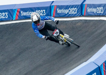 MOLINA Y DE LA FUENTE AVANZARON A CUARTOS DE FINAL EN CICLISMO BMX RACING