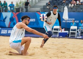 LAS CHICAS Y LOS CHICOS DEL BEACH VOLLEY ARRANCARON CON EL PIE DERECHO