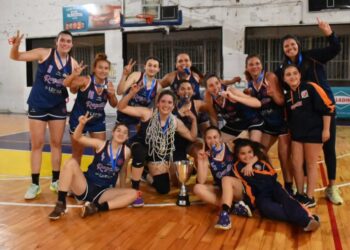 Regatas volvio a cantar campeon en la Rosarina