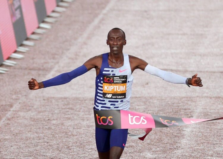 El keniata Kelvin Kiptum pulverizó el récord mundial de maratón en su tercera carrera: “No lo tenía en mi cabeza”