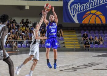 Victor Fernandez y Riachuelo festejaron en su último partido de local del año