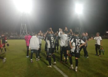 La Emilia ganó, gustó, goleó y clasificó