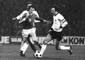Murió Franz Beckenbauer, la leyenda del fútbol alemán que fue campeón mundial como jugador y entrenador