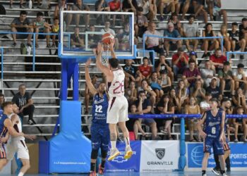 Lanús no detiene su andar: venció a Pergamino y subió a la cima