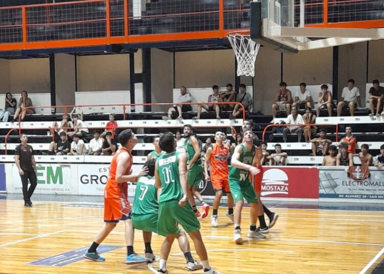 Regatas comenzo sus amistosos con triunfo