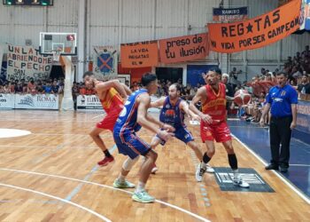 Regatas se quedo con el primer clasico del año