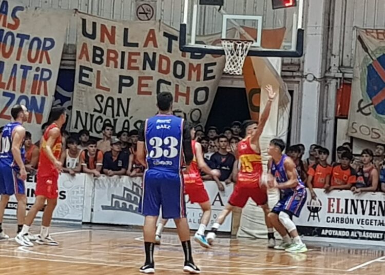 Regatas se quedo con el primer clasico del año